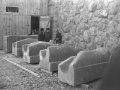 Jorge Oteiza junto a algunas de sus esculturas