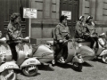 COMPETICION FEMENINA DE MOTOS VESPA POR LAS CALLES DE SAN SEBASTIAN. (Foto 6/16)
