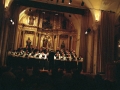 Momento de la actuación de la coral Oñati en el convento-auditorium de Santa Ana