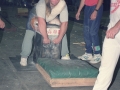 Harrijasotzaile levantando una piedra