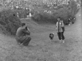 Hombre fotografiando a participante del concurso