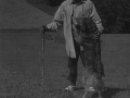 Participante del concurso junto a su perro