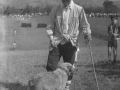 Participante del concurso junto a su perro