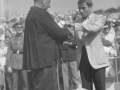 César Pérez de Tudela entregando premio a pastor