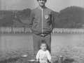 Homenajeado junto a trofeos