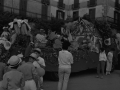 Desfile de carroza durante la tamborrada infantil