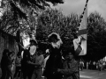 Jóvenes a caballo durante el desfile de la tamborrada infantil