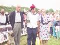 Entrega de un trofeo a un pastor