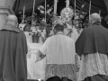 La custodia delante del altar del Ayuntamiento