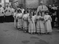 Niñas vestidas de ángeles durante la procesión del Corpus