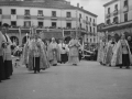 Clero en la plaza de los Fueros durante la procesión del Corpus