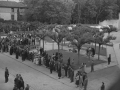 Fieles durante la festividad en la plaza de los Fueros