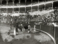 CORRIDA DE TOROS EN UNA PLAZA. (Foto 2/61)