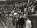 CORRIDA DE TOROS EN UNA PLAZA. (Foto 3/61)