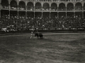 CORRIDA DE TOROS EN UNA PLAZA. (Foto 17/61)