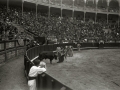 CORRIDA DE TOROS EN UNA PLAZA. (Foto 23/61)