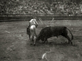 CORRIDA DE TOROS EN UNA PLAZA. (Foto 40/61)