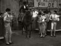CORRIDA DE TOROS EN UNA PLAZA. (Foto 54/61)