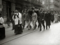 CORTEJO FUNEBRE POR LAS CALLES DE SAN SEBASTIAN. (Foto 6/17)