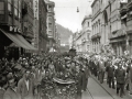 CORTEJO FUNEBRE POR LAS CALLES DE SAN SEBASTIAN. (Foto 17/17)