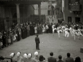 DANTZARIS BAILANDO LA ESPATA DANTZA EN LA PLAZA DE LEZO. (Foto 1/2)