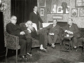 DIFERENTES PERSONALIDADES EN UN SALON DEL ATENEO GUIPUZCOANO, ENTRE ELLOS SE ECUENTRAN RAMON MARIA DEL VALLE INCLAN, EL ABOGADO USANDIZAGA, Y LUIS AYESTARAN (DIRECTOR DEL HOSPITAL SAN ANTONIO ABAD Y FUNDADOR DEL INSTITUTO ONCOLOGICO). (Foto 1/1)