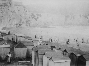 casetas de baño en la playa de itzurun