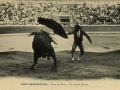 San Sebastián : plaza de toros : un pase de muleta / Cliché González