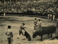 San Sebastián : plaza de toros : intento de descabello / Cliché González