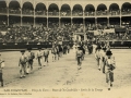 San Sebastián : plaza de toros : paseo de la cuadrilla = sortie de la troupe / Cliché González