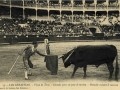 San Sebastián : plaza de toros : citando para un pase de muleta = matador excitant le taureau / Cliché González