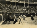 San Sebastián : plaza de toros : intento del descabello = tuer le taureau en blessant le bulbe / Cliché González