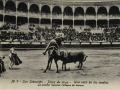 San Sebastián : plaza de toros : una vara en los medios = le picador repousse l'attaque du taureau
