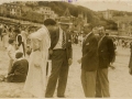 San Sebastián : el boxeador Paulino Uzcudun en la playa de la Concha