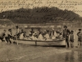 San Sebastián : escenas de playa : iniciando un paseo en lancha