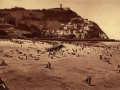 San Sebastián (España) : plage de Ondarreta et le monte Igueldo = Ondarreta beach and mount Igueldo = plaza de Ondarreta y monte Igueldo