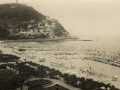 Playa de Ondarreta y monte Igueldo = Ondarreta beach and Igueldo mountain = Plage de Ondarreta et le mont Igueldo