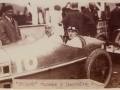 Los pilotos Thomas y Lhermite en su automóvil Delage