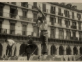 San Sebastián : corte de troncos en la plaza de la Constitución