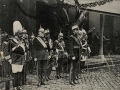 San Sebastián : S. M. el Rey presidiendo un desfile militar