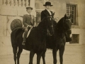 San Sebastián : la Reina Victoria Eugenia y su hijo a caballo