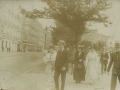 San Sebastián : ciudadanos paseando por las calles de la ciudad