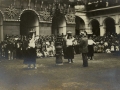 San Sebastián : aguadoras en la plaza de la Constitución