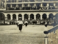 San Sebastián : aguadoras en la plaza de la Constitución