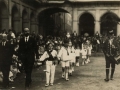 San Sebastián : bailes populares infantiles en la plaza de la Constitución