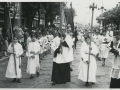 San Sebastián : la procesión a su paso por la avenida de la Libertad
