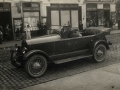 San Sebastián : automóvil en la calle Fuenterrabía