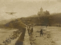 San Sebastián : vuelo de un aeroplano sobre la playa