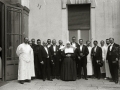 EL ALCALDE DE SAN SEBASTIAN GABRIEL MARIA DE LAFFITTE JUNTO A UNA RELIGIOSA Y VARIOS ENFERMEROS. (Foto 1/1)