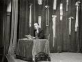 EL DIRECTOR DEL ORFEON DONOSTIARRA JUAN GOROSTIDI DURANTE UN DISCURSO, Y RODEADO DE BANDAS. (Foto 3/3)